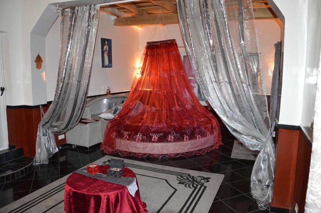 Auberge Le Jardin De La Source Aït Ben Ali Buitenkant foto